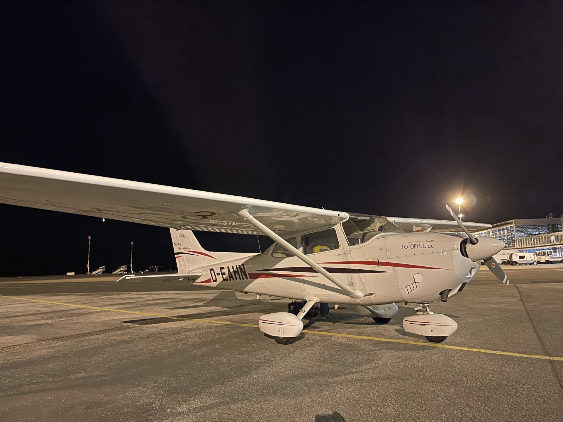 AIRWORK GmbH Nachtflug Ausbildung Cessna 172